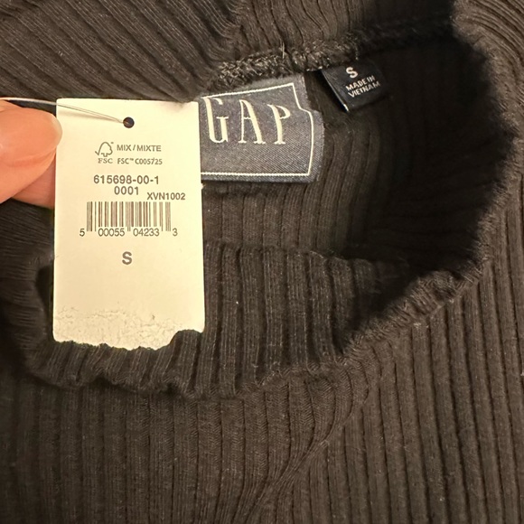 GAP Long Sleeve Heavy Ribbed T-Shirt in Black - Picture 8 of 10